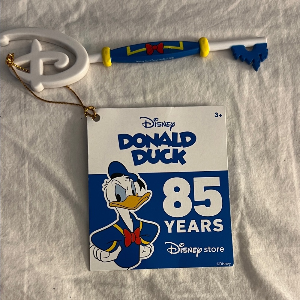 Disney Donald Duck 85th Anniversary Key - Blue, Yellow, White